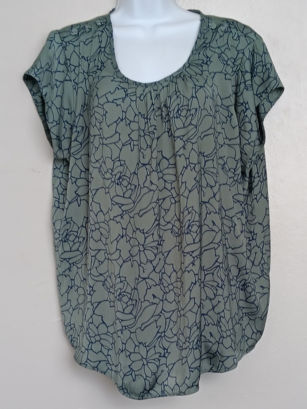 Liz Claiborne Sage Green Floral Outline Blouse Short Sleeve Round Hem Sz XL